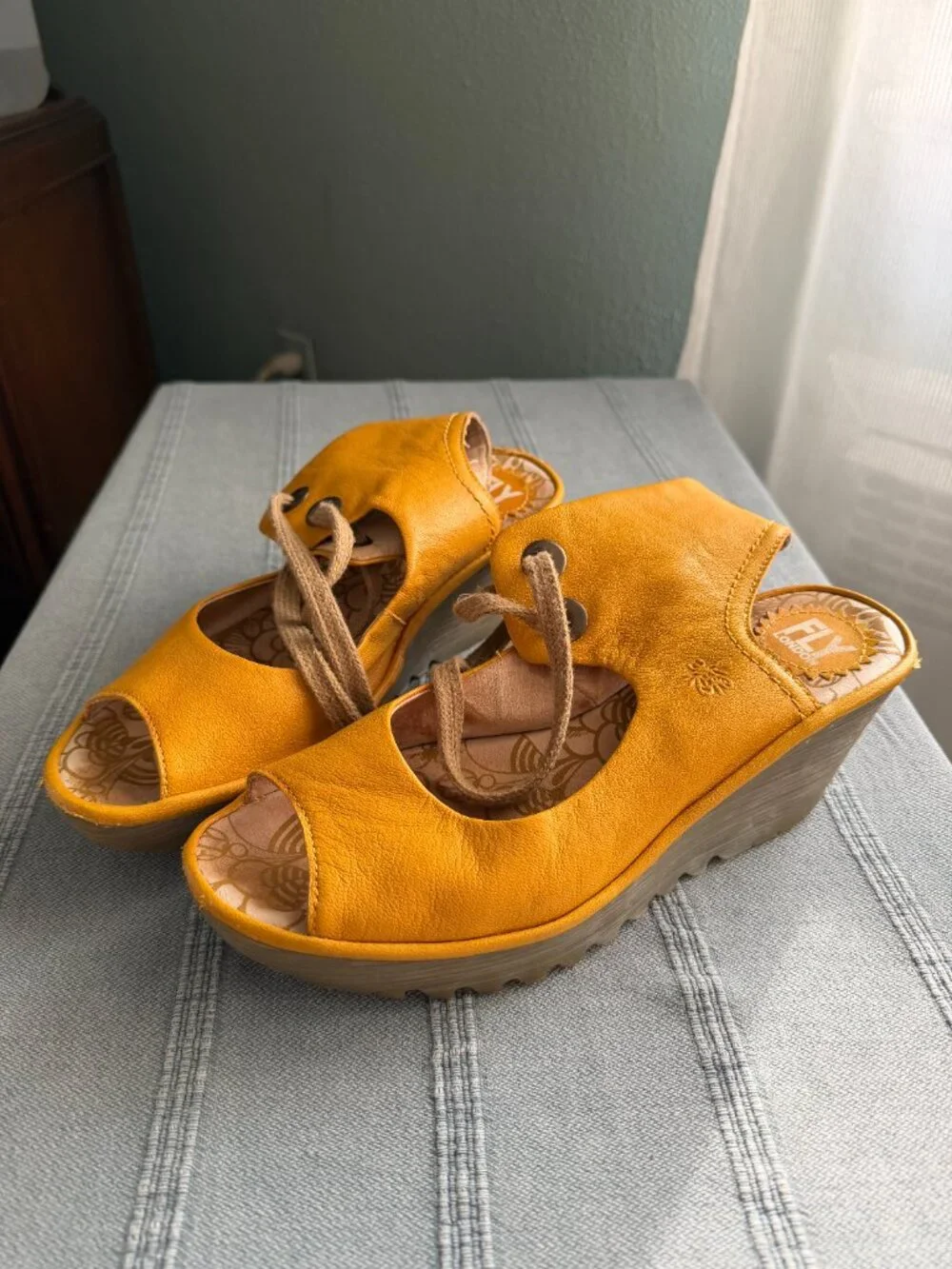 FLY LONDON High wedges yellow leather shoes